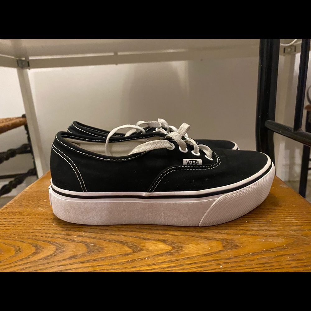Authentic Vans skater PLATFORM sneakers.